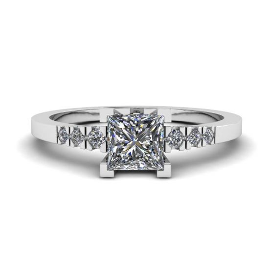 公主方形切割钻石戒指，镶有 3 颗小边钻石, 放大圖像 1