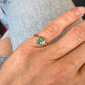 18K 玫瑰金时尚方形祖母绿戒指 - 照片 4