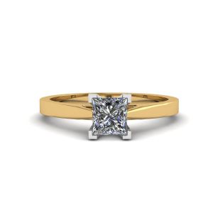未来风格公主方形切割黄金钻石戒指