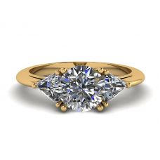 Кольцо с 3 бриллиантами из желтого золота