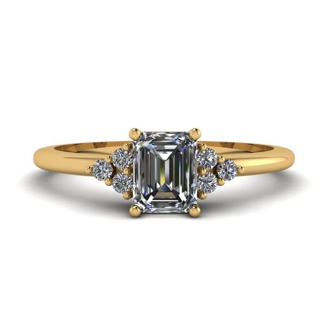 祖母绿切割钻石戒指，镶有侧钻黄金