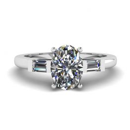 椭圆形钻石侧长方形白金戒指 椭圆形钻石侧长方形白金戒指